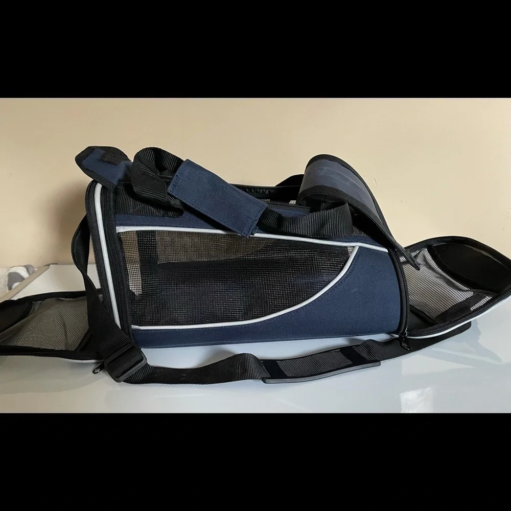 PET carrier Small dog/cat blue canvas/mesh with shoulder strap.